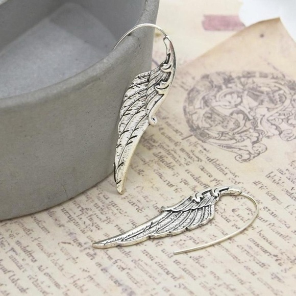 Angel Wing Shaped Earrings - Picture 3 of 5